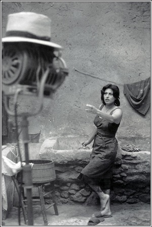 Anna Magnani sul set di "Vulcano" di William Dieterle