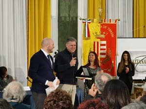Guido Mastroianni (presentatore della Cerimonia di premiazione), lo scrittore Gabriele Poli e Chiara Ricci (Presidente dell'Associazione Culturale "Piazza Navona")